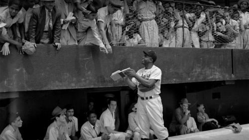 Jackie Robinson signs autographs at spring training in Ciudad Trujillo, now Santo Domingo, Dominican Republic, on March 6, 1948 (© Bettmann/Getty Images) Bing Everyday Wallpaper 2021-04-16
/tmp/UploadBetaAdQTnd [Bing Everyday Wall Paper 2021-04-16] url = http://www.bing.com/th?id=OHR.JackieRobinson_EN-US7103495692_1920x1080.jpg

File Size (KB): 324.75 KB
Last Modified: November 26 2021 18:32:06
