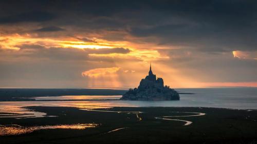处于美轮美奂的光影中的圣米歇尔山 (© Mathieu Rivrin/Getty Images) Bing Everyday Wallpaper 2021-04-30
/tmp/UploadBetaooJcAC [Bing Everyday Wall Paper 2021-04-30] url = http://www.bing.com/th?id=OHR.MontStMich_ZH-CN8844280566_1920x1080.jpg

File Size (KB): 318.22 KB
Last Modified: November 26 2021 18:32:12
