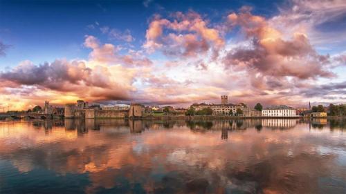 香浓河对岸的景色，爱尔兰利默里克 (© Piotr Machowczyk/Shutterstock) Bing Everyday Wallpaper 2021-05-12
/tmp/UploadBetaHbPFMm [Bing Everyday Wall Paper 2021-05-12] url = http://www.bing.com/th?id=OHR.LimerickDay_ZH-CN8991034176_1920x1080.jpg

File Size (KB): 298.95 KB
Last Modified: November 26 2021 18:32:55
