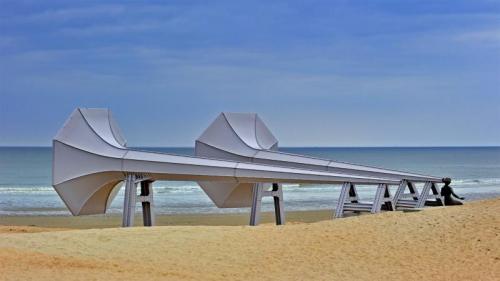 Installation „I Can Hear It“ des Künstlers Ivars Drulle am Strand zwischen Middelkerke und Westende, Belgien (© Arterra Picture Library/Alamy) Bing Everyday Wallpaper 2021-05-27
/tmp/UploadBetaHIVogo [Bing Everyday Wall Paper 2021-05-27] url = http://www.bing.com/th?id=OHR.ICanHearIt_DE-DE4260245490_1920x1080.jpg

File Size (KB): 331.08 KB
Last Modified: November 26 2021 18:33:01
