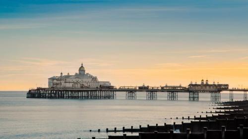 View along the beach to Eastbourne Pier, Eastbourne, East Sussex. (© Robert Harding World Imagery/Offset by Shutterstock) Bing Everyday Wallpaper 2021-05-31
/tmp/UploadBetaptaHMB [Bing Everyday Wall Paper 2021-05-31] url = http://www.bing.com/th?id=OHR.EastbournePier_EN-GB3485957920_1920x1080.jpg

File Size (KB): 320.48 KB
Last Modified: November 26 2021 18:33:02
