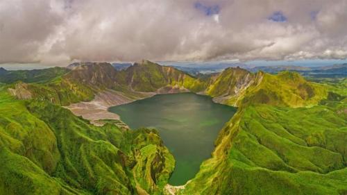 鸟瞰皮纳图博火山湖和山脉，菲律宾波拉克 (© Amazing Aerial Agency/Offset by Shutterstock) Bing Everyday Wallpaper 2021-06-15
/tmp/UploadBeta83evUF [Bing Everyday Wall Paper 2021-06-15] url = http://www.bing.com/th?id=OHR.LakePinatubo_ZH-CN5947011761_1920x1080.jpg

File Size (KB): 326.28 KB
Last Modified: November 26 2021 18:34:27
