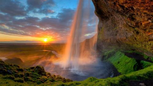 塞里雅兰瀑布后的午夜太阳，冰岛南海岸附近 (© Tom Mackie/plainpicture) Bing Everyday Wallpaper 2021-06-22
/tmp/UploadBeta39JIJR [Bing Everyday Wall Paper 2021-06-22] url = http://www.bing.com/th?id=OHR.SouthCoast_ZH-CN9438294266_1920x1080.jpg

File Size (KB): 321.45 KB
Last Modified: November 26 2021 18:34:28
