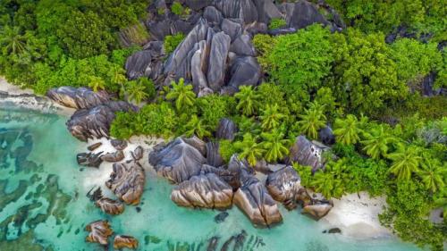 拉迪格岛德阿让海滩上的岩石，塞舌尔 (© Roland Gerth/eStock Photo) Bing Everyday Wallpaper 2021-06-29
/tmp/UploadBetaRRGKls [Bing Everyday Wall Paper 2021-06-29] url = http://www.bing.com/th?id=OHR.RocksSeychelles_ZH-CN0105602892_1920x1080.jpg

File Size (KB): 326.8 KB
Last Modified: November 26 2021 18:34:25
