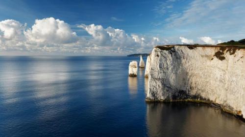 波白克岛的小尖塔岩石，英格兰多塞特 (© James Osmond/Alamy) Bing Everyday Wallpaper 2021-08-05
/tmp/UploadBetaaOWtUb [Bing Everyday Wall Paper 2021-08-05] url = http://www.bing.com/th?id=OHR.DorsetPinnacles_ZH-CN2764578102_1920x1080.jpg

File Size (KB): 331.42 KB
Last Modified: November 26 2021 18:33:39
