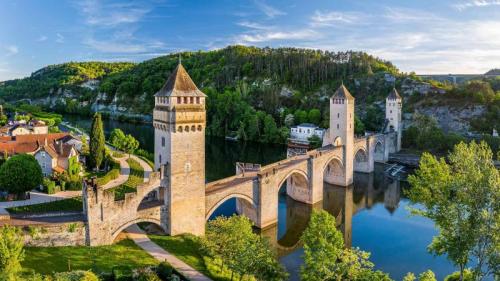 Pont Valentré bridge, Cahors, France (© Reinhard Schmid/Huber/eStock Photo) Bing Everyday Wallpaper 2021-08-13
/tmp/UploadBetanpgiM0 [Bing Everyday Wall Paper 2021-08-13] url = http://www.bing.com/th?id=OHR.Valentre_ROW4285367306_1920x1080.jpg

File Size (KB): 279.97 KB
Last Modified: November 26 2021 18:33:36
