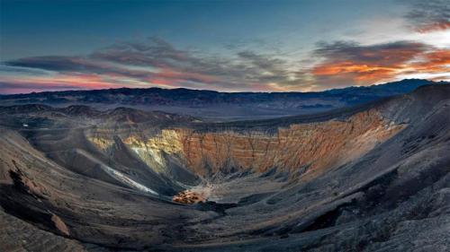 死亡谷国家公园里的优比喜比火山口，加利福尼亚州 (© Albert Knapp/Alamy) Bing Everyday Wallpaper 2021-08-14
/tmp/UploadBetauDFfYI [Bing Everyday Wall Paper 2021-08-14] url = http://www.bing.com/th?id=OHR.UbehebeCrater_ZH-CN0157876978_1920x1080.jpg

File Size (KB): 324.89 KB
Last Modified: November 26 2021 18:33:38

