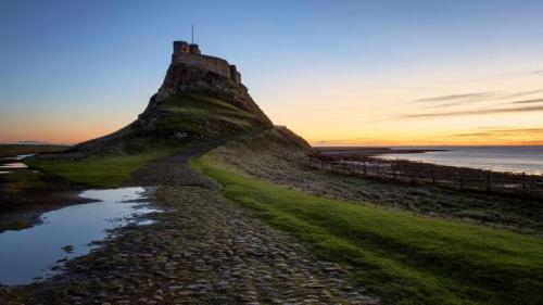 Lindisfarne Castle at dawn, Northumberland (© Karen Deakin/Getty Images) Bing Everyday Wallpaper 2021-09-13
/tmp/UploadBeta4Tl6pZ [Bing Everyday Wall Paper 2021-09-13] url = http://www.bing.com/th?id=OHR.LindisfarneDawn_EN-GB7425127140_1920x1080.jpg

File Size (KB): 323.46 KB
Last Modified: November 26 2021 18:34:19
