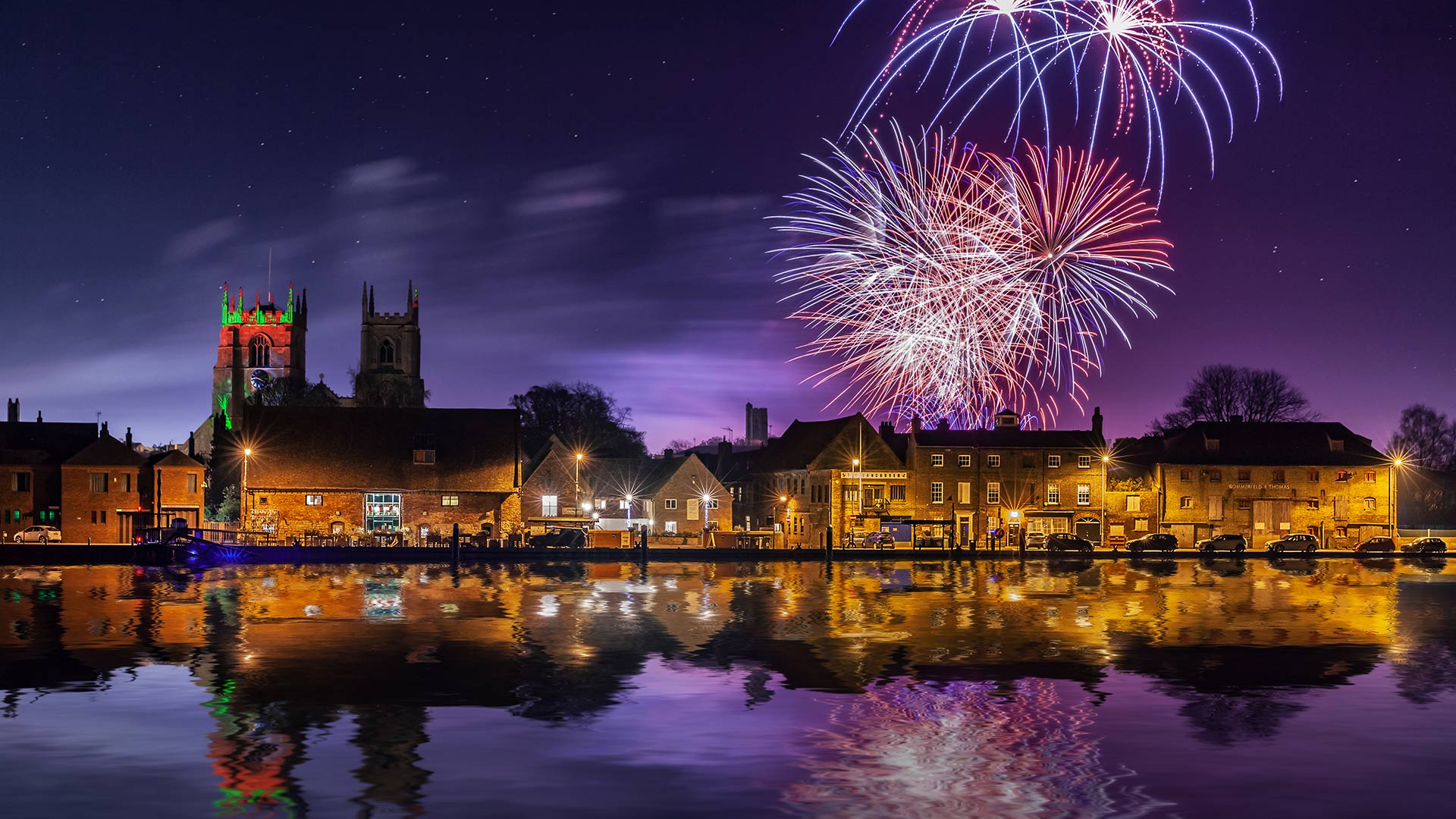 Fireworks exploding over the Great River Ouse, King's Lynn, Norfolk (© Simon Bratt/Shutterstock) Bing Everyday Wallpaper 2021-11-05, b4aA9C [Bing Everyday Wall Paper 2021-11-05] url = http://www.bing.com/th?id=OHR.KingsLynn_EN-GB3754873780_1920x1080.jpg