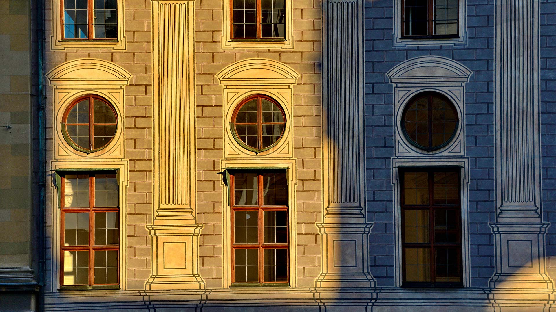 Fassadendetail der Residenz in München, Bayern, Deutschland (© Rüdiger Hess/geo-select FotoArt) Bing Everyday Wallpaper 2021-11-17, gFe4LF [Bing Everyday Wall Paper 2021-11-17] url = http://www.bing.com/th?id=OHR.MuenchenResidenz_DE-DE1321090832_1920x1080.jpg