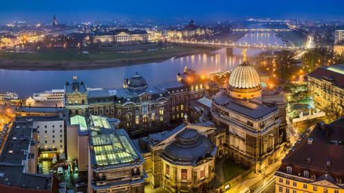 Blick von der Frauenkirche auf die Altstadt und die Elbe, Dresden, Sachsen (© Michael Abid/Mapics/Adobe Stock) Bing Everyday Wallpaper 2021-11-22
/tmp/UploadBetaoxHw3O [Bing Everyday Wall Paper 2021-11-22] url = http://www.bing.com/th?id=OHR.DresdenAltstadt_DE-DE9275594461_1920x1080.jpg

File Size (KB): 323.75 KB
Last Modified: November 26 2021 18:34:03
