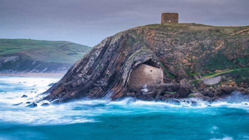 坎塔布里亚的小教堂，西班牙 (© Luis Miguel Martin/Getty Images) Bing Everyday Wallpaper 2021-12-15
/tmp/UploadBetamNfSK1 [Bing Everyday Wall Paper 2021-12-15] url = http://www.bing.com/th?id=OHR.SantaJusta_ZH-CN0849826455_1920x1080.jpg

File Size (KB): 334.07 KB
Last Modified: December 15 2021 00:00:07
