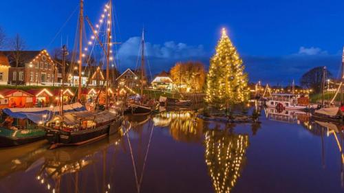 Schwimmender Weihnachtsbaum im Museumshafen Carolinensiel, Niedersachsen (© Manfred Habel/mauritius images GmbH/Alamy Stock Photo) Bing Everyday Wallpaper 2021-12-25
/tmp/UploadBeta5H41KE [Bing Everyday Wall Paper 2021-12-25] url = http://www.bing.com/th?id=OHR.CarolinensielChristmas_DE-DE8776603262_1920x1080.jpg

File Size (KB): 333.5 KB
Last Modified: December 25 2021 00:00:09
