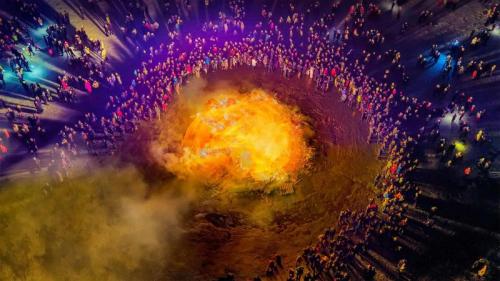 跨年夜的篝火晚会，冰岛雷克雅未克 (© Ragnar Th Sigurdsson/Alamy) Bing Everyday Wallpaper 2021-12-31
/tmp/UploadBetaXgG1F1 [Bing Everyday Wall Paper 2021-12-31] url = http://www.bing.com/th?id=OHR.IcelandBonfire_ZH-CN9270966209_1920x1080.jpg

File Size (KB): 336.51 KB
Last Modified: December 31 2021 00:00:06
