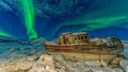搁浅船只上空的极光，格陵兰岛塔西拉克 (© Shane P. White/Minden Pictures) Bing Everyday Wallpaper 2022-01-13
/tmp/UploadBetaxYoNXQ [Bing Everyday Wall Paper 2022-01-13] url = http://www.bing.com/th?id=OHR.TasiilaqAurora_ZH-CN0330057121_1920x1080.jpg

File Size (KB): 336.63 KB
Last Modified: January 13 2022 00:00:07
