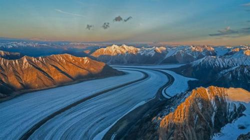克卢恩国家公园保护区的山脉和冰川，加拿大育空地区 (© Design Pics Inc/Alamy) Bing Everyday Wallpaper 2022-01-19
/tmp/UploadBeta8Pkyst [Bing Everyday Wall Paper 2022-01-19] url = http://www.bing.com/th?id=OHR.SaintElias_ZH-CN2861097596_1920x1080.jpg

File Size (KB): 334.09 KB
Last Modified: January 19 2022 00:00:07
