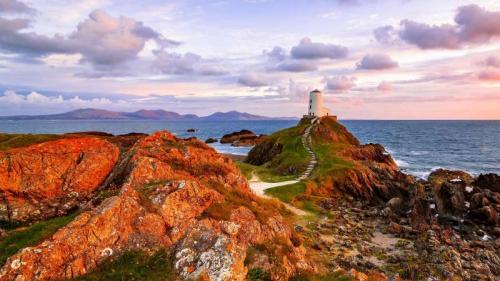 安格尔西岛上的Tŵr Mawr 灯塔，英国威尔士 (© Joe Daniel Price/Getty Images) Bing Everyday Wallpaper 2022-01-25
/tmp/UploadBetatRdJXo [Bing Everyday Wall Paper 2022-01-25] url = http://www.bing.com/th?id=OHR.StDwynwensDay_ZH-CN3187096355_1920x1080.jpg

File Size (KB): 335.21 KB
Last Modified: January 25 2022 00:00:02
