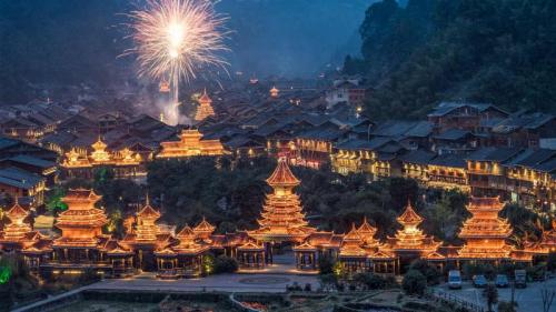 烟花绽放的除夕夜，中国 (© MediaProduction/E+/Getty Images) Bing Everyday Wallpaper 2022-01-31
/tmp/UploadBetai4np9F [Bing Everyday Wall Paper 2022-01-31] url = http://www.bing.com/th?id=OHR.ChineseNewYearEve_ZH-CN1901922324_1920x1080.jpg

File Size (KB): 323.75 KB
Last Modified: January 31 2022 00:00:07
