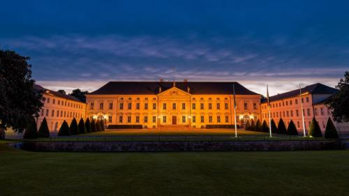 Schloss Bellevue, Berlin (© Zoonar GmbH/Alamy Stock Photo) Bing Everyday Wallpaper 2022-02-13
/tmp/UploadBetazaJZYQ [Bing Everyday Wall Paper 2022-02-13] url = http://www.bing.com/th?id=OHR.SchlossBellevue_DE-DE1738179614_1920x1080.jpg

File Size (KB): 339.13 KB
Last Modified: February 13 2022 00:00:04
