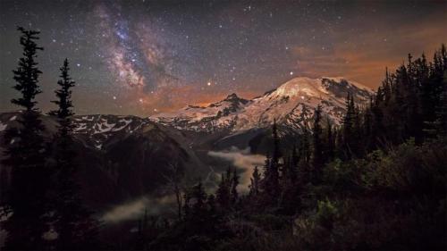 雷尼尔山上空的银河星系，美国华盛顿州 (© Brad Goldpaint/Cavan) Bing Everyday Wallpaper 2022-03-02
/tmp/UploadBetalIyIgR [Bing Everyday Wall Paper 2022-03-02] url = http://www.bing.com/th?id=OHR.MoonlightRainier_ZH-CN6263832605_1920x1080.jpg

File Size (KB): 306.98 KB
Last Modified: March 02 2022 00:00:06
