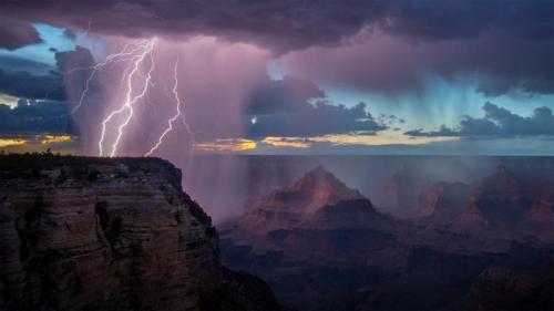 雷暴下的大峡谷国家公园，亚利桑那州 (© spkeelin/Getty Images) Bing Everyday Wallpaper 2022-03-23
/tmp/UploadBetaMMlRyu [Bing Everyday Wall Paper 2022-03-23] url = http://www.bing.com/th?id=OHR.GCThunderstorm_ZH-CN7535350453_1920x1080.jpg

File Size (KB): 332.53 KB
Last Modified: March 23 2022 00:00:02
