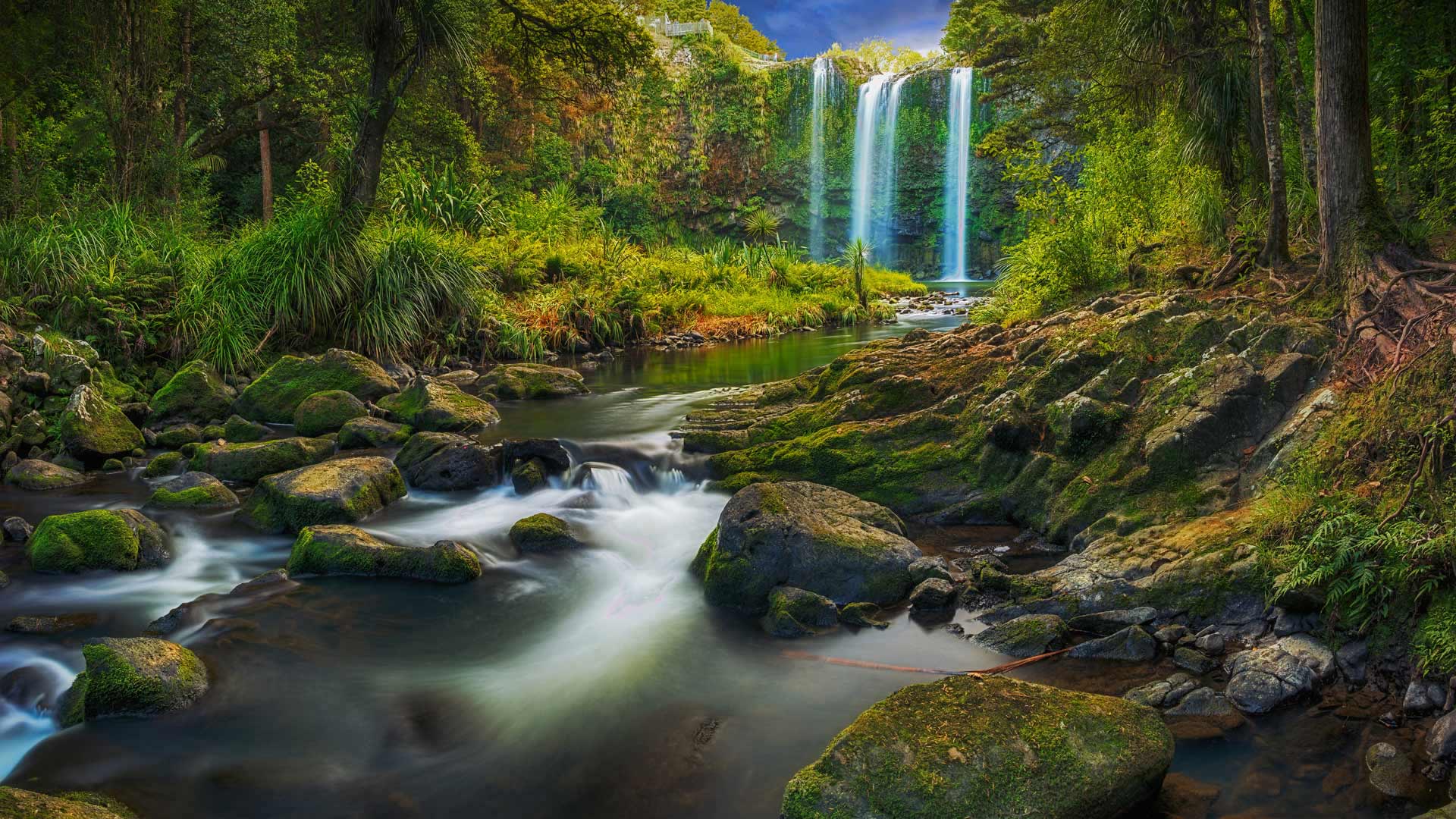旺阿雷自然保护区里的旺阿雷瀑布，新西兰北岛 (© Nathan Kavumbura/Getty Images) Bing Everyday Wallpaper 2022-04-02, Jc22OX [Bing Everyday Wall Paper 2022-04-02] url = http://www.bing.com/th?id=OHR.WhangareiFalls_ZH-CN9150162556_1920x1080.jpg
