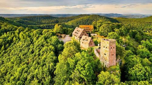下莱茵省的胡内城堡，法国阿尔萨斯大区 (© Leonid Andronov/Alamy) Bing Everyday Wallpaper 2022-04-26
/tmp/UploadBetaO2Kjjc [Bing Everyday Wall Paper 2022-04-26] url = http://www.bing.com/th?id=OHR.Hunebourg_ZH-CN6038786751_1920x1080.jpg

File Size (KB): 332.07 KB
Last Modified: April 26 2022 00:00:02
