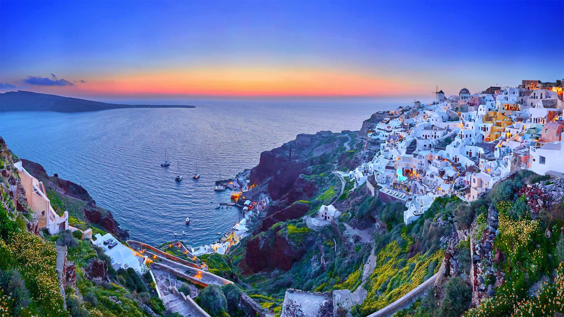 圣托里尼岛上的伊亚镇，希腊(© Zebra-Studio/Shutterstock) Bing Everyday Wallpaper  2022-05-11