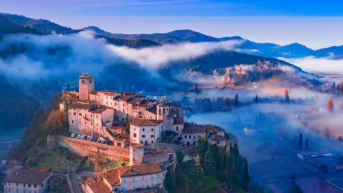 阿罗内镇的村落，意大利翁布里亚大区 (© Maurizio Rellini/eStock Photo) Bing Everyday Wallpaper 2022-07-15
/tmp/UploadBetao6QrWm [Bing Everyday Wall Paper 2022-07-15] url = http://www.bing.com/th?id=OHR.Arrone_ZH-CN2794175618_1920x1080.jpg

File Size (KB): 317.8 KB
Last Modified: July 15 2022 00:00:08
