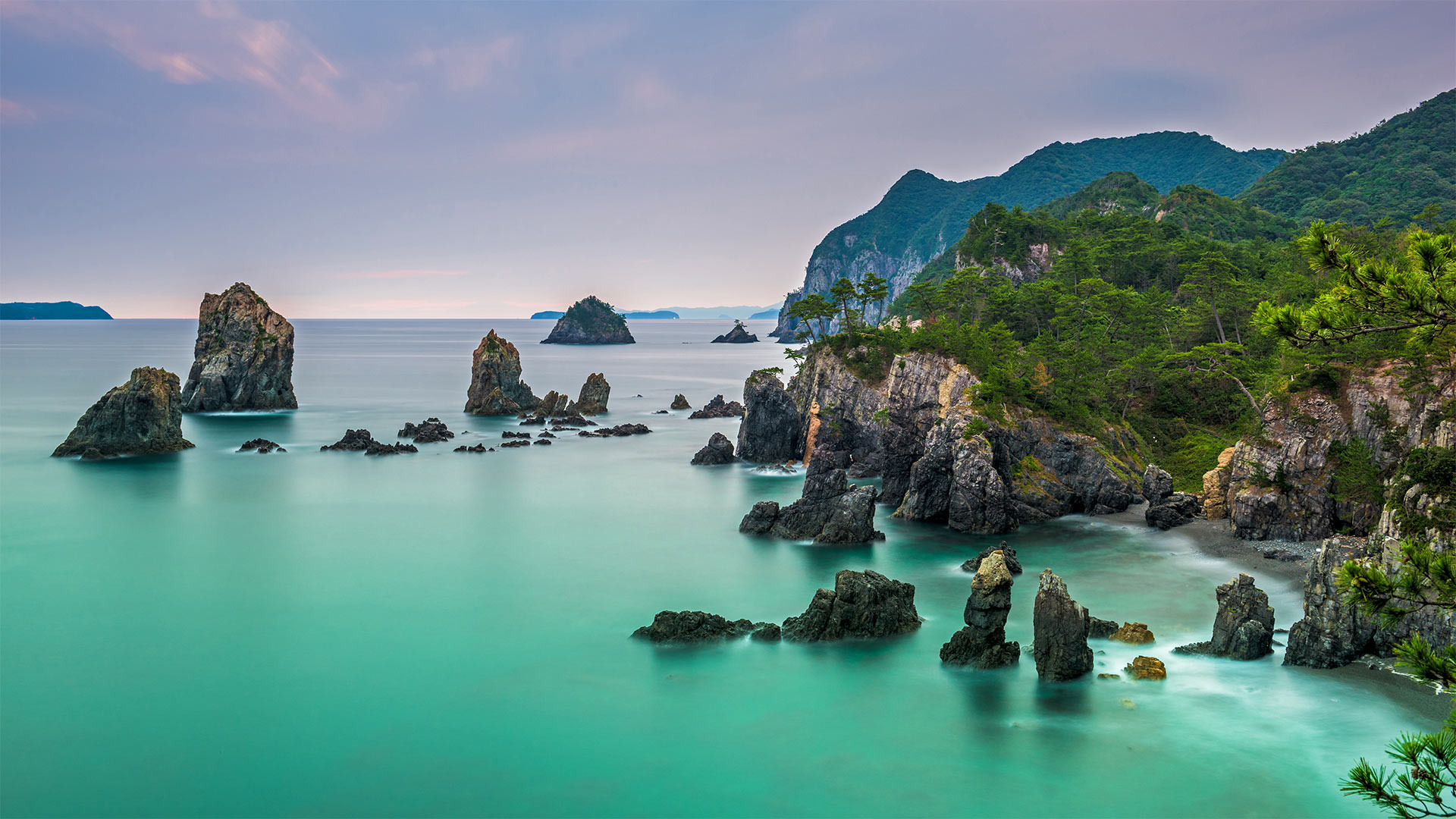 布满奇石的青海岛，日本北长门海岸国定公园 (© Sean Pavone Photo/Adobe Stock) Bing Everyday Wallpaper 2022-07-18, dOGeHd [Bing Everyday Wall Paper 2022-07-18] url = http://www.bing.com/th?id=OHR.OmijimaIsland_ZH-CN3328515301_1920x1080.jpg