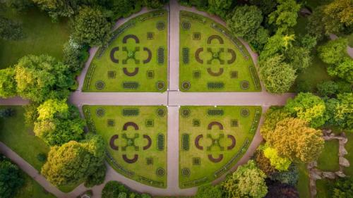伯里圣埃德蒙兹镇的修道院公园，英国萨福克郡 (© Charles Martinez/Amazing Aerial Agency) Bing Everyday Wallpaper 2022-07-21
/tmp/UploadBeta7dJFvX [Bing Everyday Wall Paper 2022-07-21] url = http://www.bing.com/th?id=OHR.AbbeyGardens_ZH-CN4831631801_1920x1080.jpg

File Size (KB): 334.02 KB
Last Modified: July 21 2022 00:00:03
