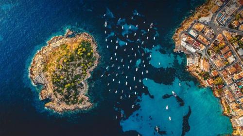 Luftbild der Insel Pantaleu nahe Sant Elm, Mallorca, Spanien (© Dimitri Weber/Amazing Aerial Agency) Bing Everyday Wallpaper 2022-08-06
/tmp/UploadBetaFPwOCr [Bing Everyday Wall Paper 2022-08-06] url = http://www.bing.com/th?id=OHR.EsPantaleu_DE-DE0677357046_1920x1080.jpg

File Size (KB): 336.66 KB
Last Modified: August 06 2022 00:00:05
