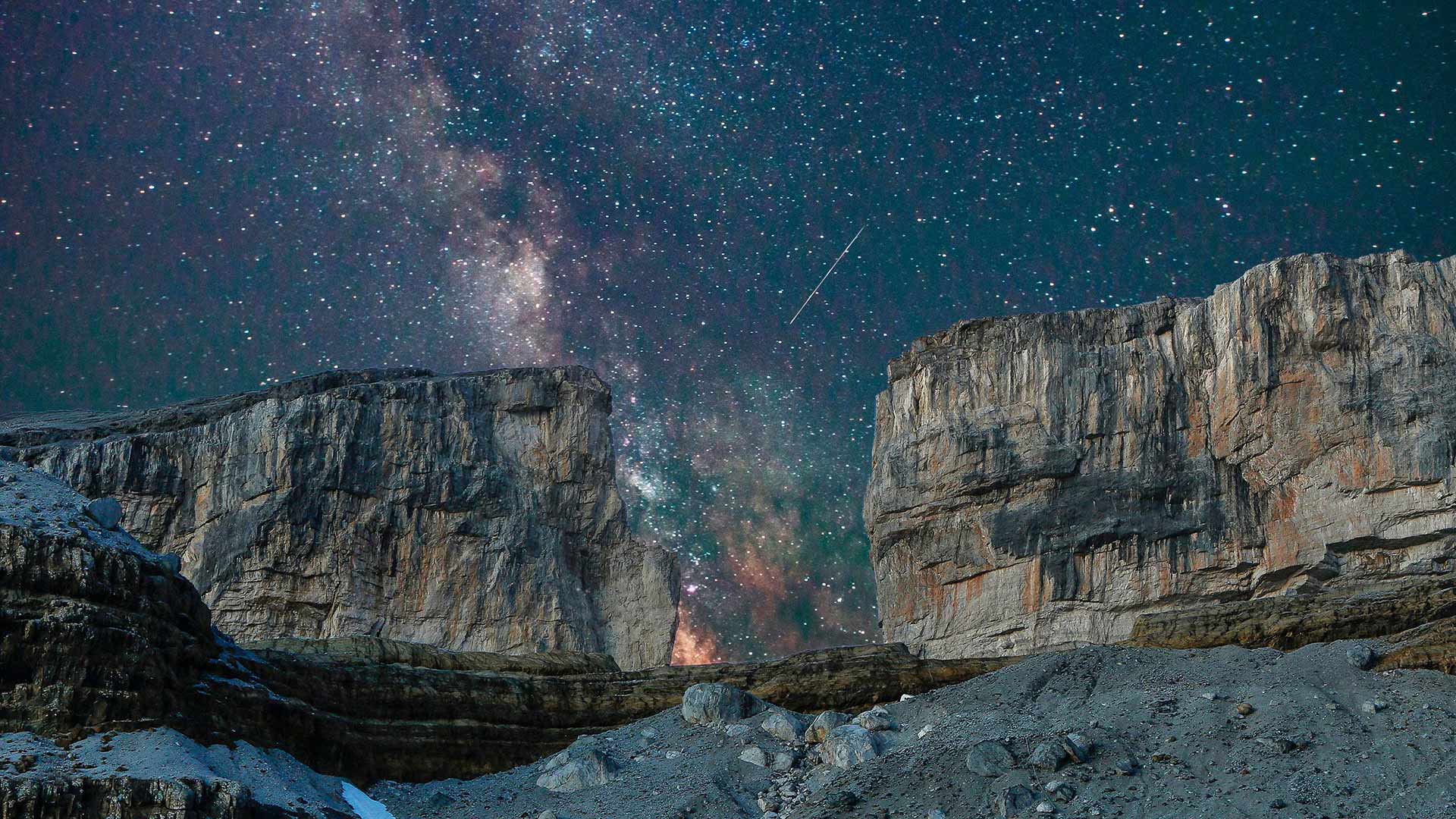 罗兰豁口上空的银河，法国上比利牛斯省 (© SPANI Arnaud/Alamy) Bing Everyday Wallpaper 2022-09-15, w2F3IH [Bing Everyday Wall Paper 2022-09-15] url = http://www.bing.com/th?id=OHR.PyreneesPark_ZH-CN1341030921_1920x1080.jpg