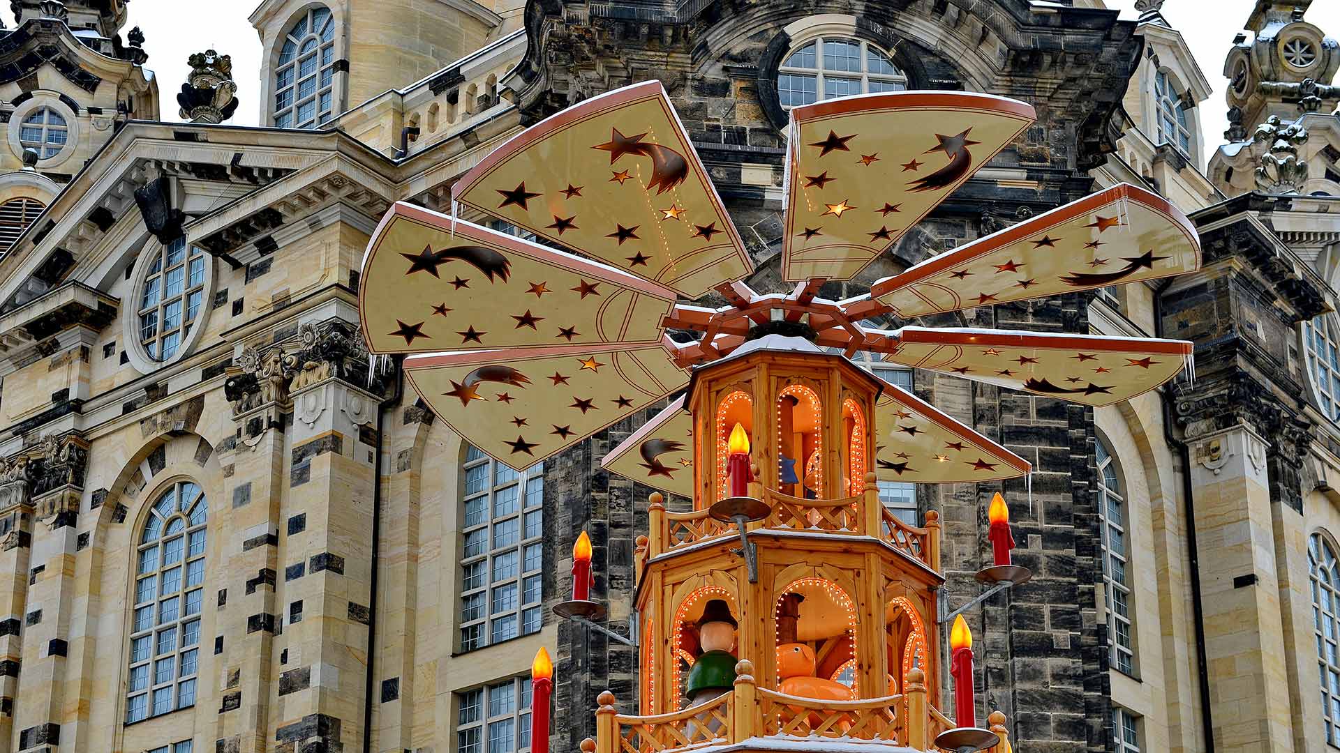 Weihnachtsmarkt an der Frauenkirche, Dresden, Sachsen (© Rüdiger Hess/geo-select FotoArt) Bing Everyday Wallpaper 2022-11-24, 3wvofb [Bing Everyday Wall Paper 2022-11-24] url = http://www.bing.com/th?id=OHR.WeihnachtsmarktFrauenkirche_DE-DE5434525461_1920x1080.jpg