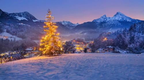 Weihnachtsbaum bei Berchtesgaden mit dem Watzmann im Hintergrund, Bayern (© Günter Gräfenhain/eStock Photo) Bing Everyday Wallpaper 2022-12-24
/tmp/UploadBetajzNKZU [Bing Everyday Wall Paper 2022-12-24] url = http://www.bing.com/th?id=OHR.WeihnachtenWatzmann_DE-DE6323542164_1920x1080.jpg

File Size (KB): 337.27 KB
Last Modified: December 24 2022 00:00:03
