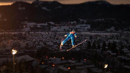 Der finnische Skispringer Antti Aalto während seines Sprungs bei der Vierschanzentournee in Oberstdorf am 29. Dezember 2020, Bayern (© Adam Pretty/Getty Images) Bing Everyday Wallpaper 2022-12-28
/tmp/UploadBetaDGYlbV [Bing Everyday Wall Paper 2022-12-28] url = http://www.bing.com/th?id=OHR.OberstdorfSkispringen_DE-DE7762481456_1920x1080.jpg

File Size (KB): 337.08 KB
Last Modified: December 28 2022 00:00:02
