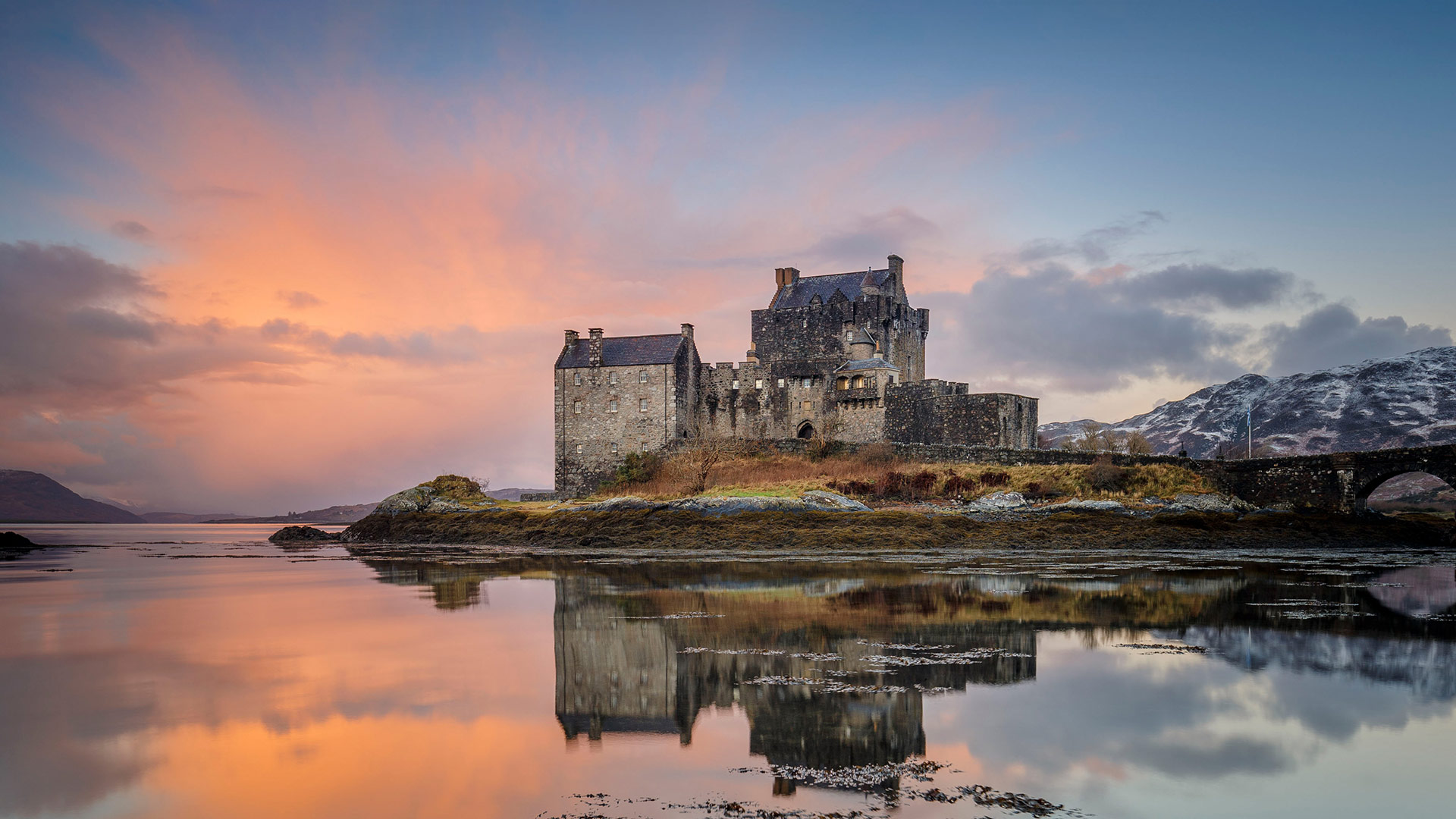 艾琳多南堡，苏格兰高地 (© VisualCommunications/Getty Images) Bing Everyday Wallpaper 2023-02-08, th60XX [Bing Everyday Wall Paper 2023-02-08] url = http://www.bing.com/th?id=OHR.EileanDonanDawn_ZH-CN0383017858_1920x1080.jpg