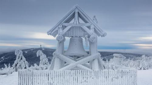 菲希特尔山脉上的和平钟，萨克森州，德国 (© Jan Drahokoupil/Getty Images) Bing Everyday Wallpaper 2023-02-22
/tmp/UploadBetadrwqRQ [Bing Everyday Wall Paper 2023-02-22] url = http://www.bing.com/th?id=OHR.FriedensglockeFichtelberg_ZH-CN5510489151_1920x1080.jpg

File Size (KB): 333.12 KB
Last Modified: February 22 2023 00:00:02
