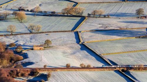 埃代尔，峰区，英国 (© John Finney/Getty Images) Bing Everyday Wallpaper 2023-03-10
/tmp/UploadBetaRGXWES [Bing Everyday Wall Paper 2023-03-10] url = http://www.bing.com/th?id=OHR.EdaleValley_ZH-CN8464524952_1920x1080.jpg

File Size (KB): 274.92 KB
Last Modified: March 10 2023 00:00:01
