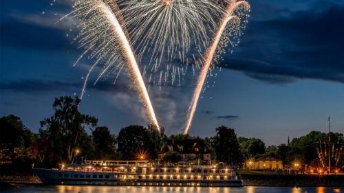 Feuerwerk in Speyer Rheinland-Pfalz (© Janny2/iStock/Getty Images Plus) Bing Everyday Wallpaper 2023-05-06
/tmp/UploadBetaLZJdlO [Bing Everyday Wall Paper 2023-05-06] url = http://www.bing.com/th?id=OHR.RheininFlammen_DE-DE8169751630_1920x1080.jpg

File Size (KB): 265.7 KB
Last Modified: May 06 2023 00:00:02
