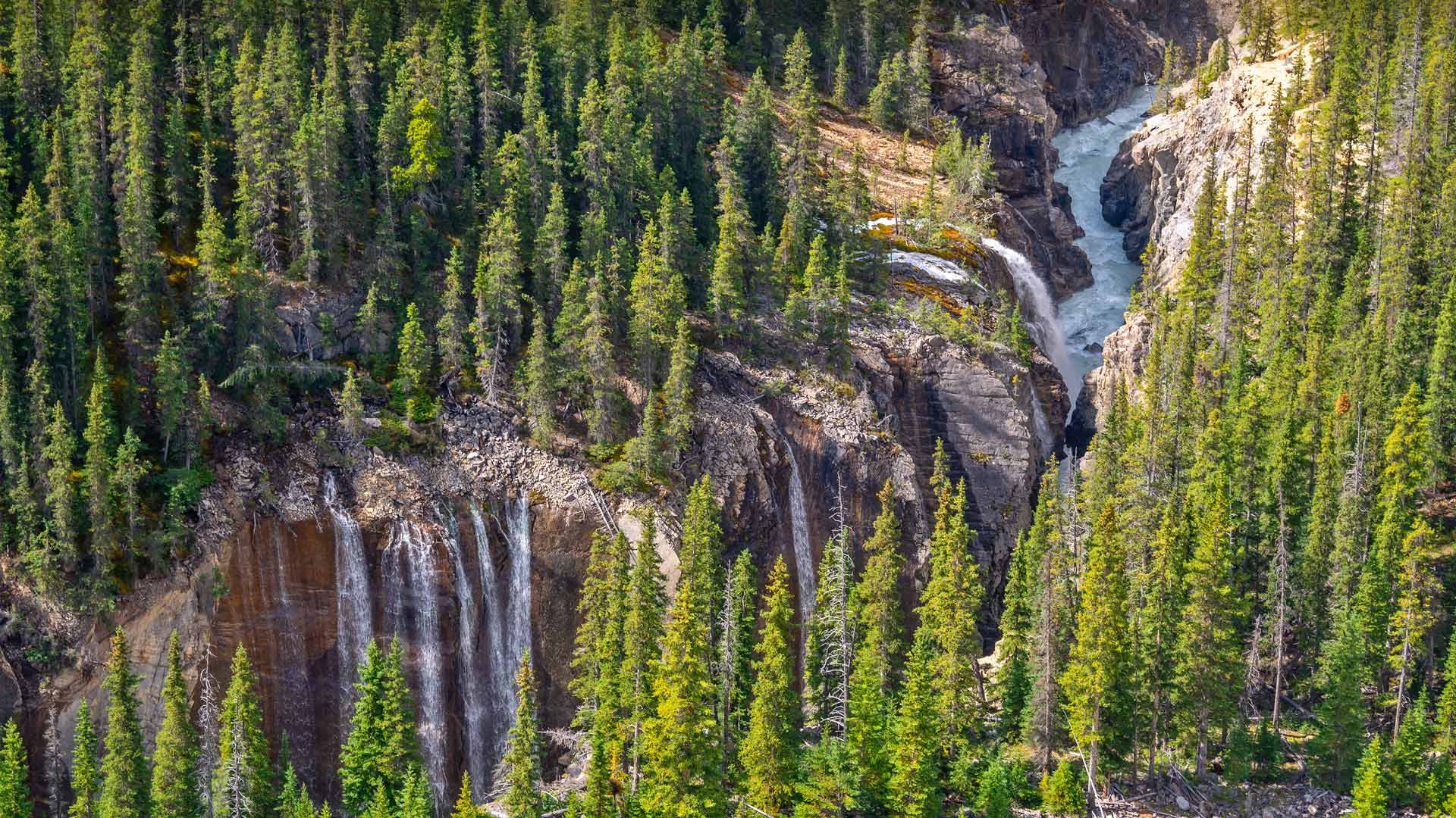 辛华达峡谷的瀑布，贾斯珀国家公园，加拿大 (© Delpixart/Getty Images) Bing Everyday Wallpaper 2023-06-05, UGupfN [Bing Everyday Wall Paper 2023-06-05] url = http://www.bing.com/th?id=OHR.WaterfallsSunwaptaValley_ZH-CN1804229850_1920x1080.jpg