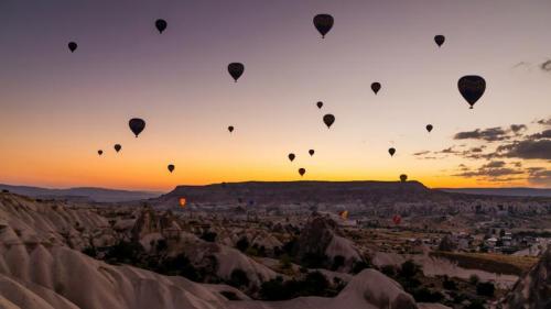 卡帕多西亚, 土耳其 (© Anton Petrus/Getty Images) Bing Everyday Wallpaper 2023-06-09
/tmp/UploadBetaYMhA7z [Bing Everyday Wall Paper 2023-06-09] url = http://www.bing.com/th?id=OHR.BalloonsTurkey_ZH-CN2791109350_1920x1080.jpg

File Size (KB): 319.56 KB
Last Modified: June 09 2023 00:00:02
