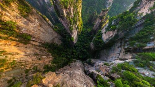 哈利路亚山，张家界国家森林公园，中国 (© Amazing Aerial Premium/Shutterstock) Bing Everyday Wallpaper 2023-08-18
/tmp/UploadBetad44DWT [Bing Everyday Wall Paper 2023-08-18] url = http://www.bing.com/th?id=OHR.AvatarMountain_ZH-CN3268610045_1920x1080.jpg

File Size (KB): 321.3 KB
Last Modified: August 18 2023 00:00:02
