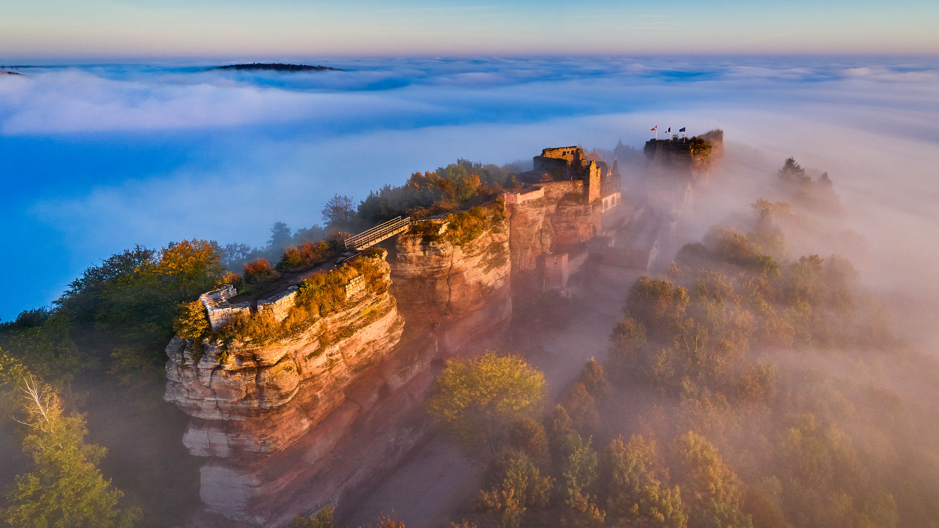 上巴尔城堡，阿尔萨斯，法国 (© Andrea Pistolesi/Getty Images) Bing Everyday Wallpaper 2023-11-01, 6P7fqY [Bing Everyday Wall Paper 2023-11-01] url = http://www.bing.com/th?id=OHR.HautBarr_ZH-CN8274813404_1920x1080.jpg