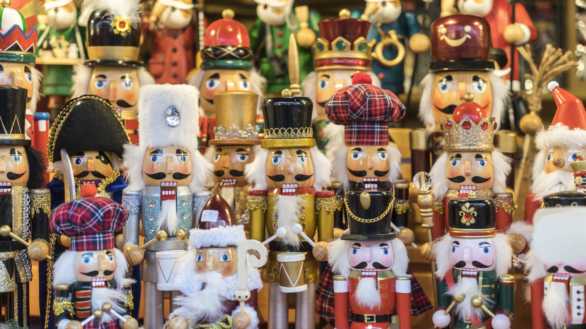 Souvenirverkauf auf dem Christkindlesmarkt, Nürnberg (© AlpKaya/Shutterstock) Bing Everyday Wallpaper 2023-12-08, 8Wpvdm [Bing Everyday Wall Paper 2023-12-08] url = http://www.bing.com/th?id=OHR.NurnbergSouvenir_DE-DE5480513127_1920x1080.jpg