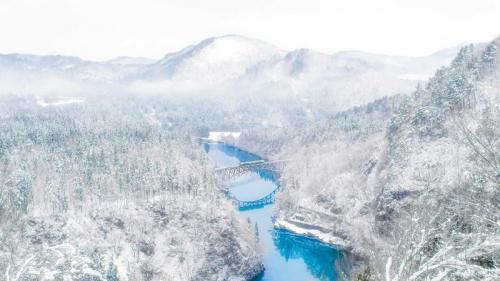 第一只見川橋梁, 福島県 (© DoctorEgg/Getty Images) Bing Everyday Wallpaper 2023-12-30
/tmp/UploadBetapIxTQ2 [Bing Everyday Wall Paper 2023-12-30] url = http://www.bing.com/th?id=OHR.TadamiWinter_JA-JP3859322331_1920x1080.jpg

File Size (KB): 320.32 KB
Last Modified: December 30 2023 00:00:02
