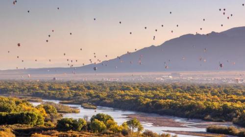 格兰德河上空的热气球，阿尔伯克基，新墨西哥州，美国 (© Jennifer MacCornack/Shutterstock) Bing Everyday Wallpaper 2024-01-09
/tmp/UploadBetaS35iyj [Bing Everyday Wall Paper 2024-01-09] url = http://www.bing.com/th?id=OHR.BalloonDay_ZH-CN7571792218_1920x1080.jpg

File Size (KB): 291.81 KB
Last Modified: January 09 2024 00:00:02
