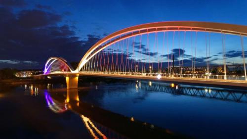 Beatus-Rhenanus-Brücke über den Rhein, zwischen Straßburg und Kehl, Straßburg, Frankreich (© mauritius images GmbH/Alamy) Bing Everyday Wallpaper 2024-01-22
/tmp/UploadBetaF0lmen [Bing Everyday Wall Paper 2024-01-22] url = http://www.bing.com/th?id=OHR.RenanusBridge_DE-DE1445260424_1920x1080.jpg

File Size (KB): 319.55 KB
Last Modified: January 22 2024 00:00:05
