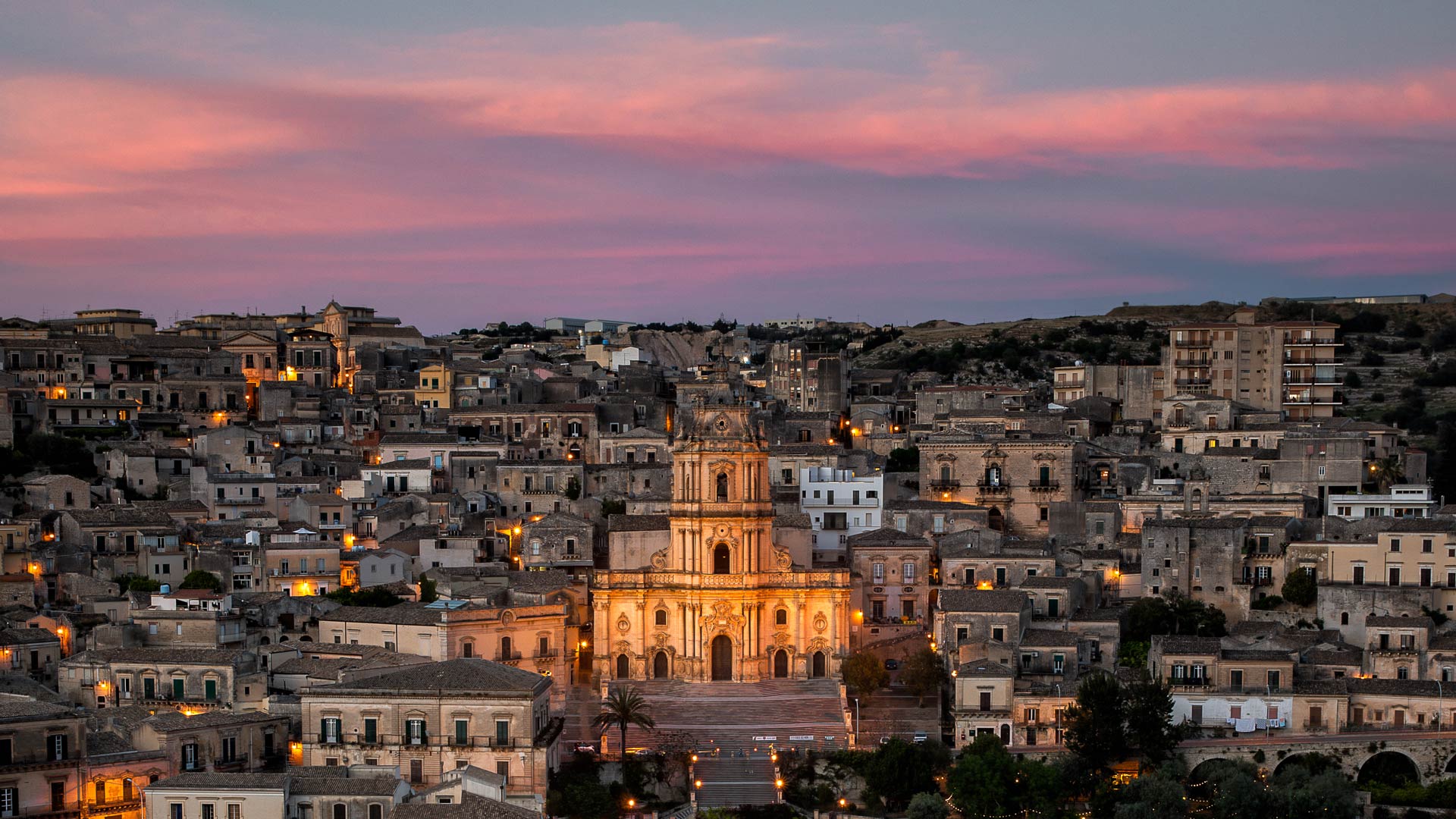 モディカ, イタリア (© Sandro Bisaro/Getty Images) Bing Everyday Wallpaper 2024-03-01, s2Loid [Bing Everyday Wall Paper 2024-03-01] url = http://www.bing.com/th?id=OHR.ModicaItaly_JA-JP0616823869_1920x1080.jpg