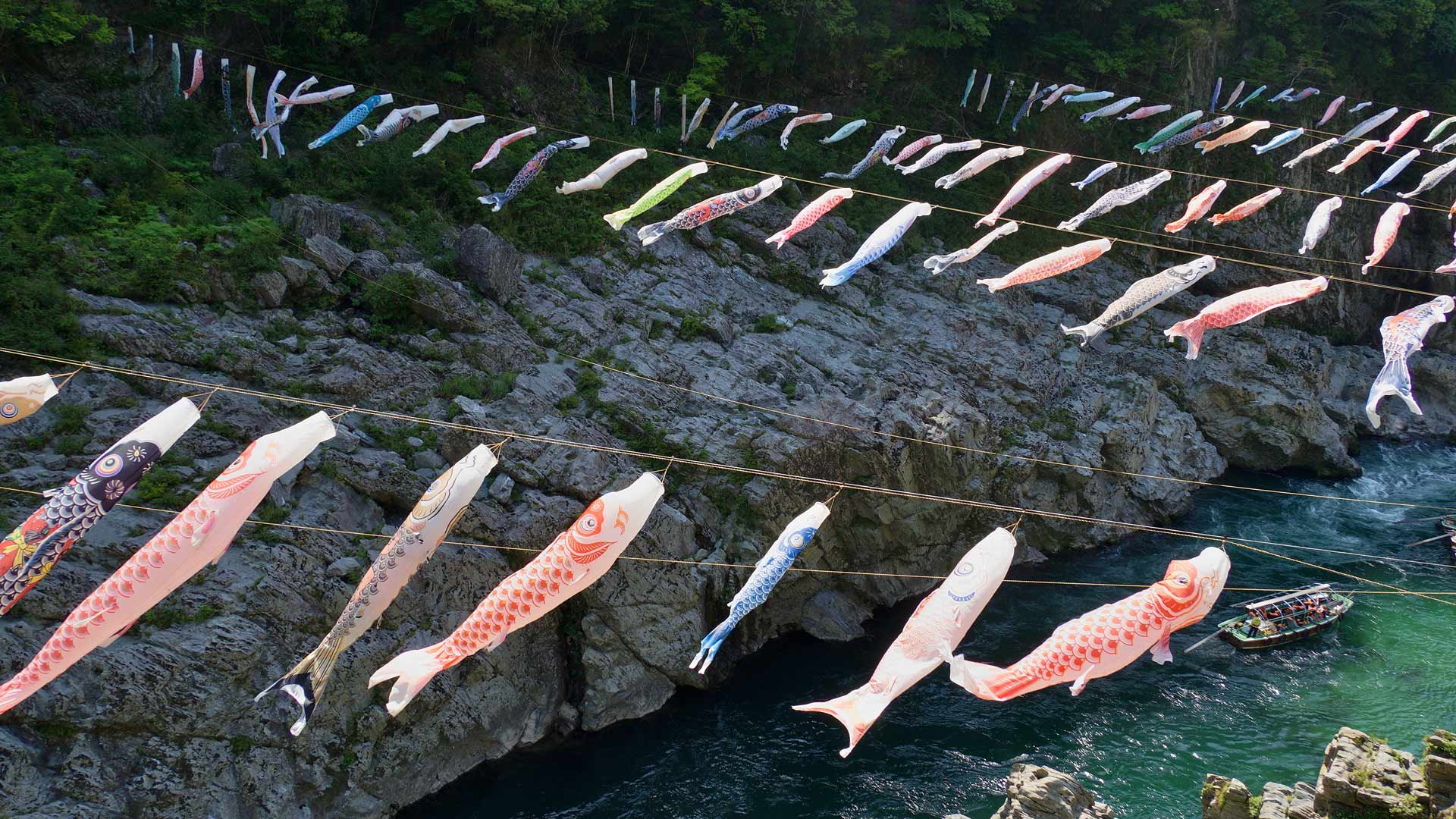 大歩危峡に泳ぐ鯉のぼり, 徳島県 (© fz750/Getty Images) Bing Everyday Wallpaper 2024-05-05, tCJm22 [Bing Everyday Wall Paper 2024-05-05] url = http://www.bing.com/th?id=OHR.ChildrenDay2024_JA-JP8175282270_1920x1080.jpg